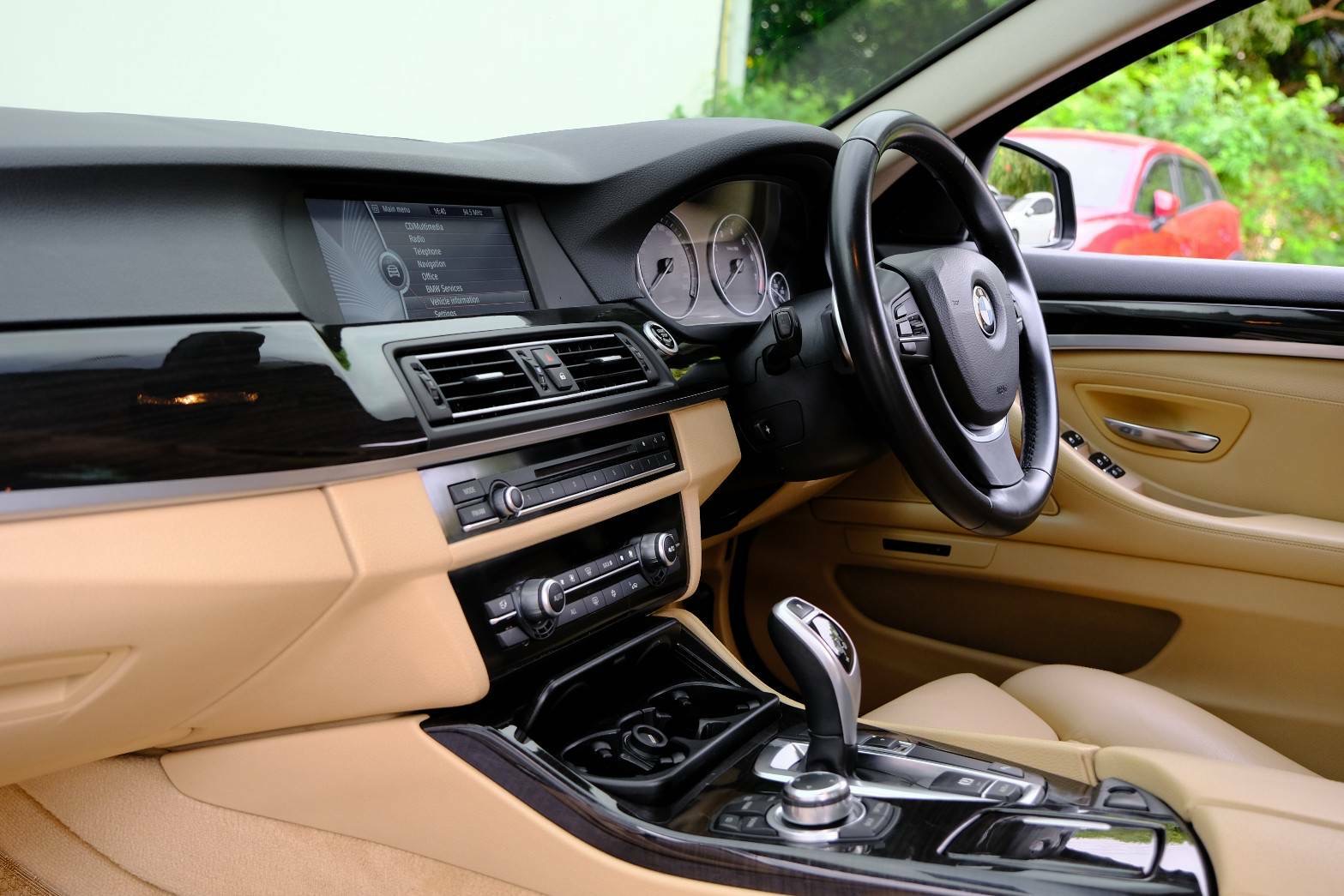 BMW 523i โฉม F10 ปี 2012
