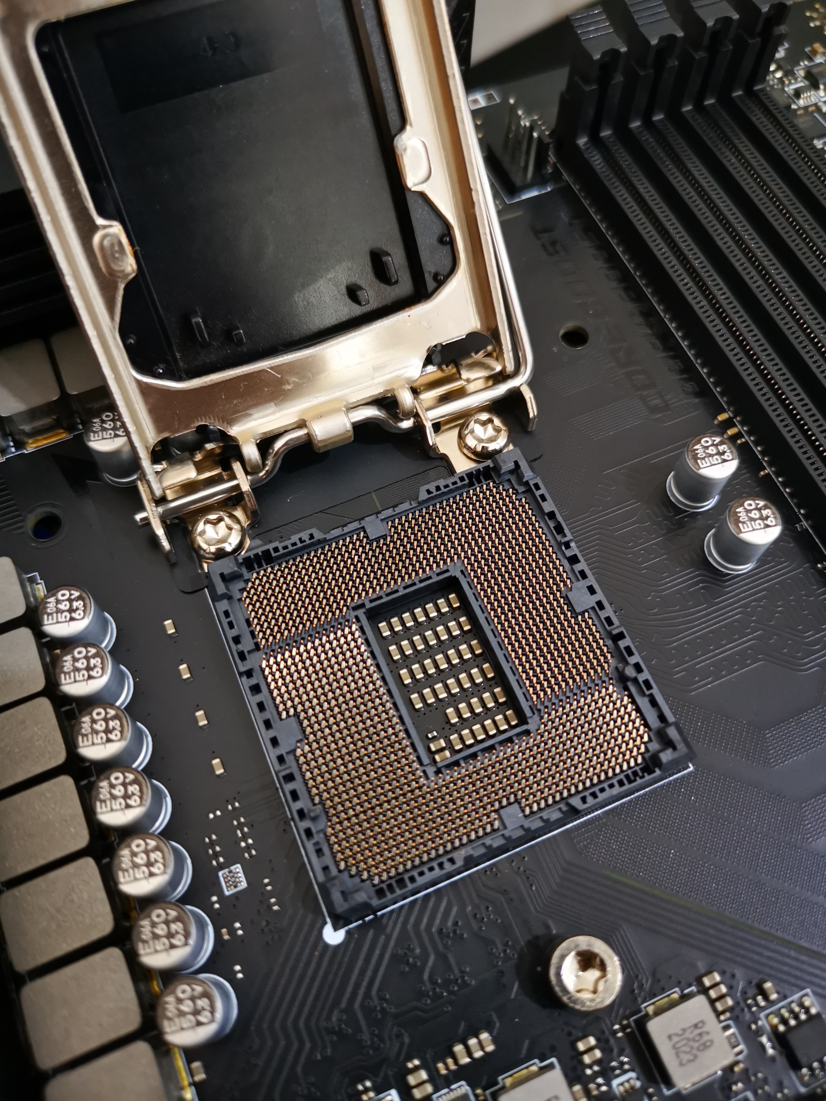 MSI MPG Z490 GAMING PLUS