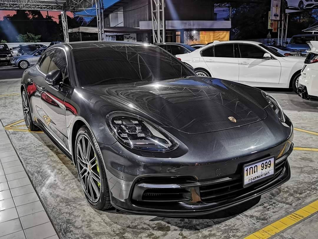 Porsche Panamera ปี 2017