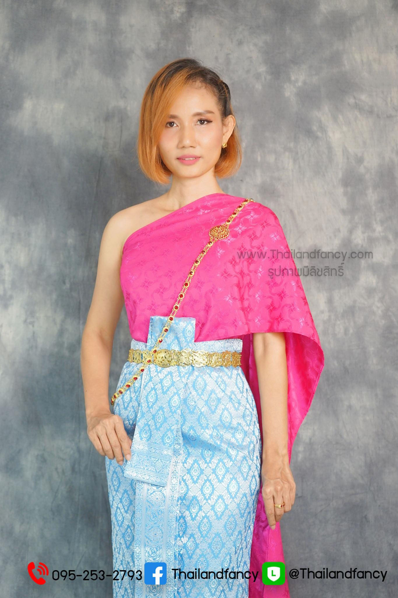 ชุดไทยสมัยสุโขทัย ชุดไทยร่วมสมัย ชุดไทยประยุกต์ ชุดไทยออเจ้า ชุดไทยแม่การะเกดสไบทอลายสีชมพูบานเย็นเข้าคู่กับผ้าถุงลายไทยสีฟ้า