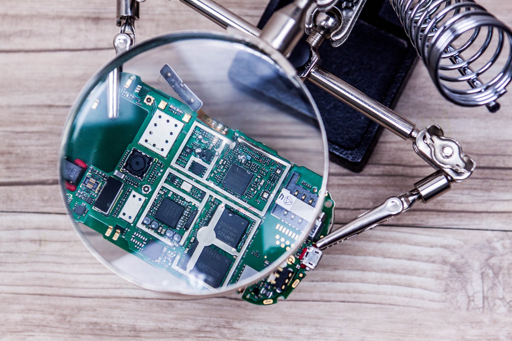 MARCH ฐานบัดกรีพร้อมแว่นขยาย