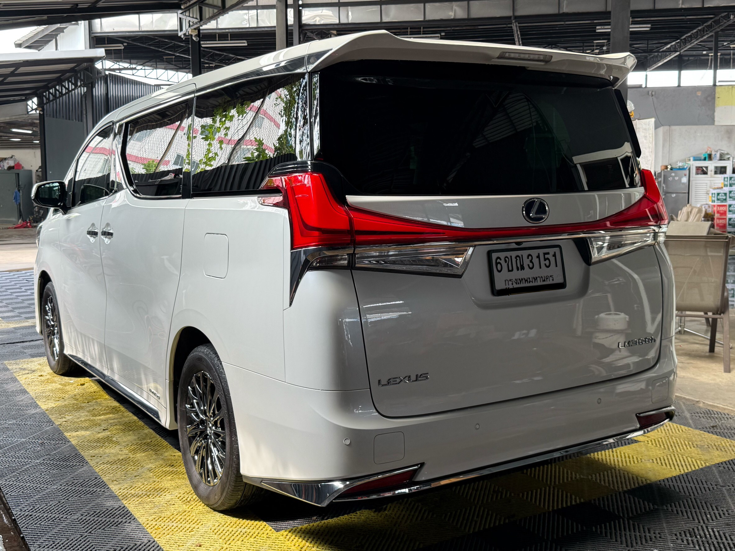 Lexus LM 300h Executive 4 seat ปี 2021
