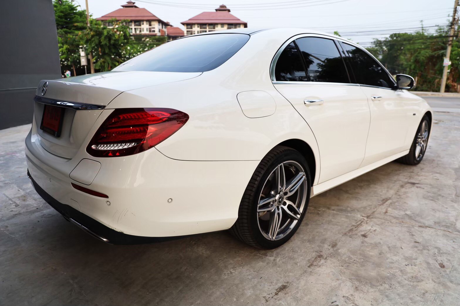 Mercedes-Benz E300e AMG Dynamic ป้ายแดง ปี 2021