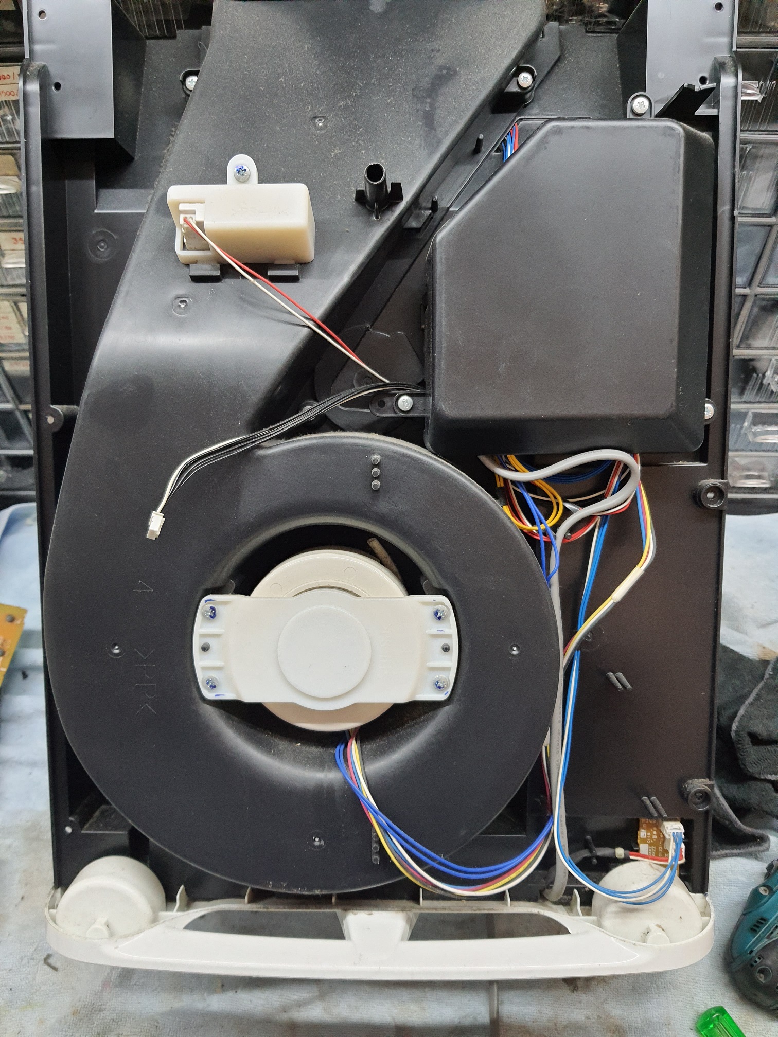 ซ่อมเครื่องฟอกอากาศ ยี่ห้อ SHARP รุ่น KC-A40TA-W อาการวัดค่าเซ็นเซอร์ไม่ได้