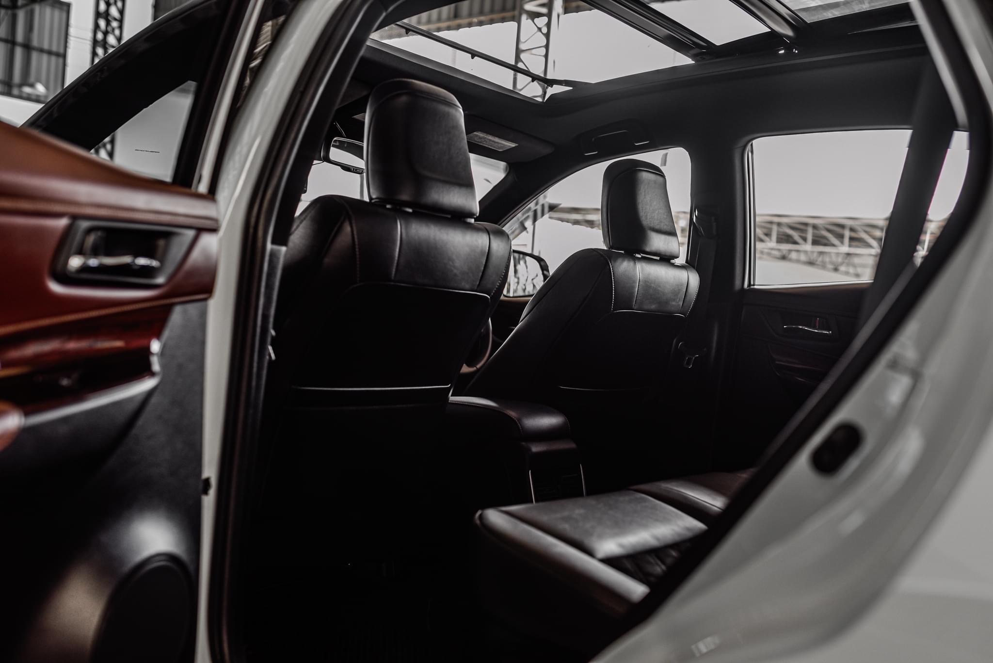 Toyota Harrier 2.0L Premium ปี 2014