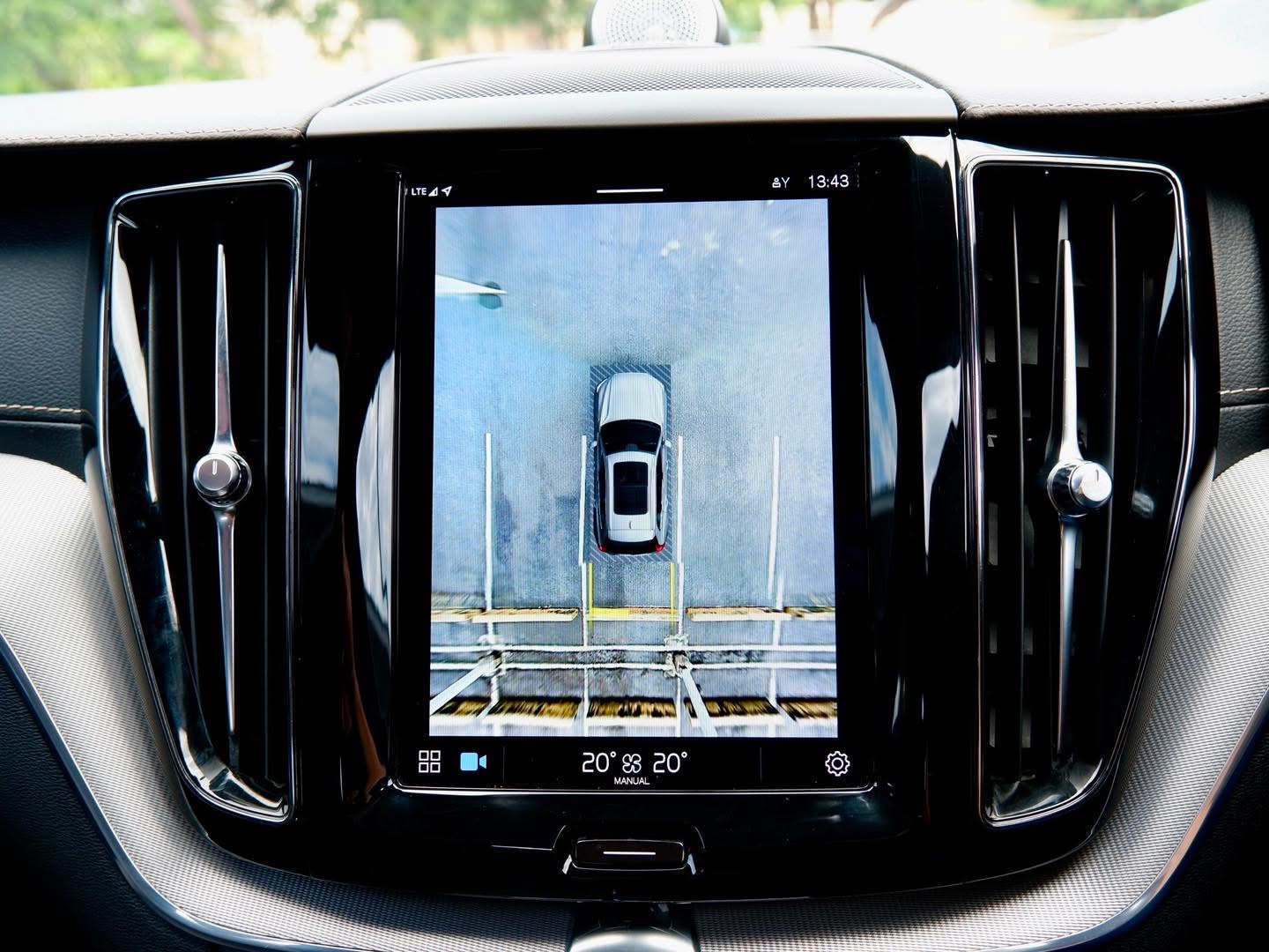 Volvo XC60 Recharge T8 AWD R-Design ปี 2022