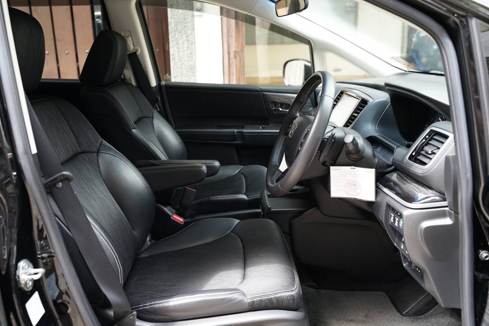 Honda Odyssey Absolute RC1 ปี 2015