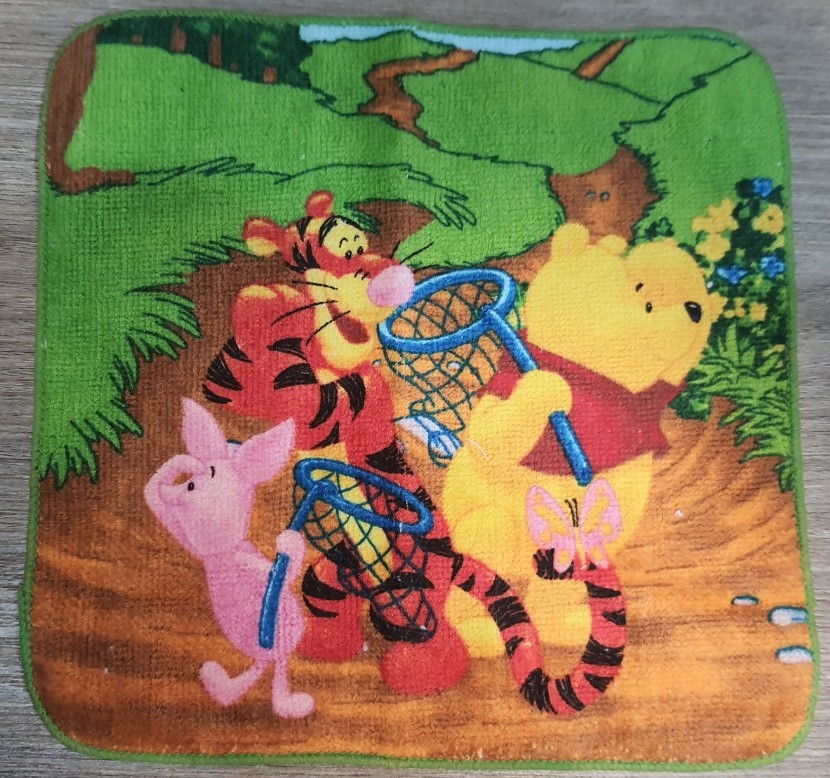 Disney Winnie The pooh ผ้าเช็ดหน้า หมีพูห์ จากญี่ปุ่น SIze : 20 x 20 cm