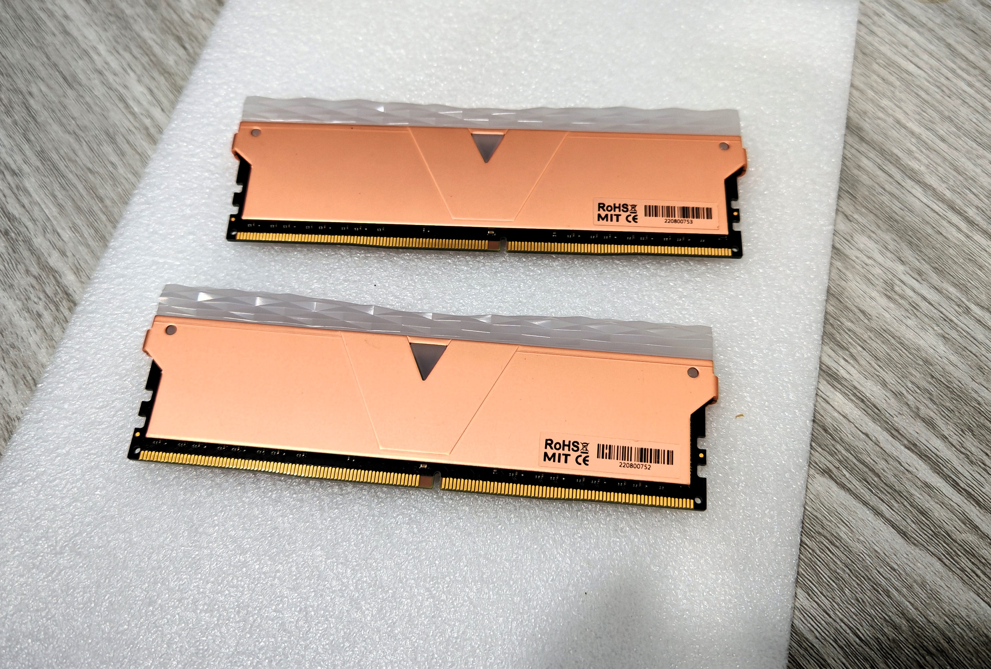 Ram V-Color Prism Pro RGB DDR4 16(8*2)/4800 Golden