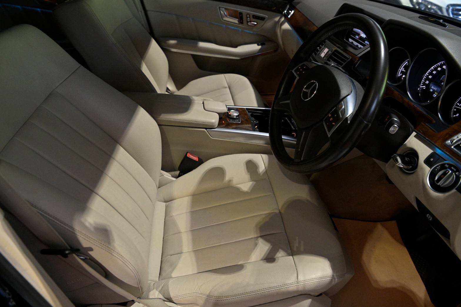 Mercedes-Benz E300 Bluetec Hybrid ปี 2013