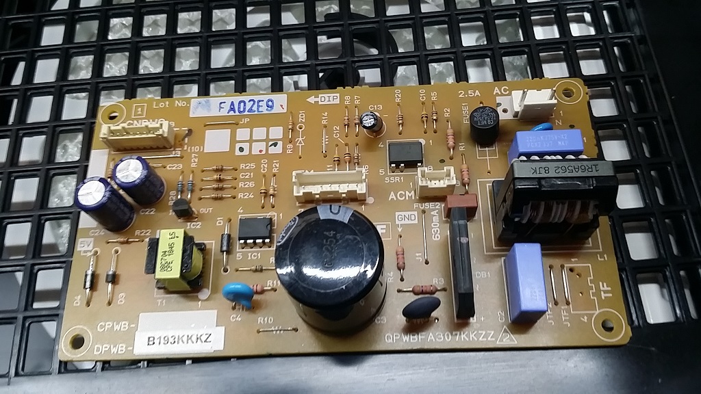 ซ่อมเครื่องฟอกอากาศ ยี่ห้อ SHARP รุ่น KI-JS50-W อาการเครื่องซ๊อตเนื่องจากเสียไฟ 220V