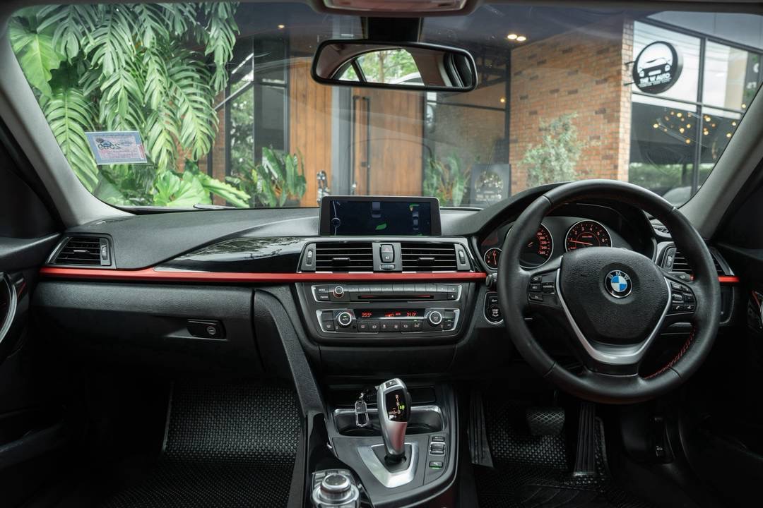 BMW 320i Sport ปี2013