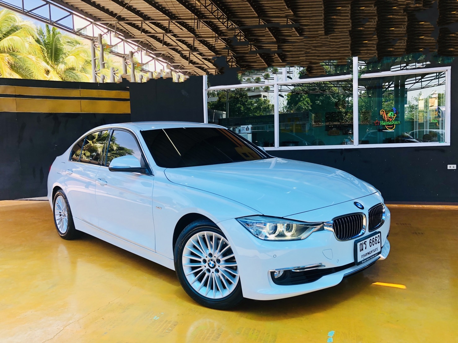 BMW 320i TOP LUXURY จอใหญ่ ปี2013