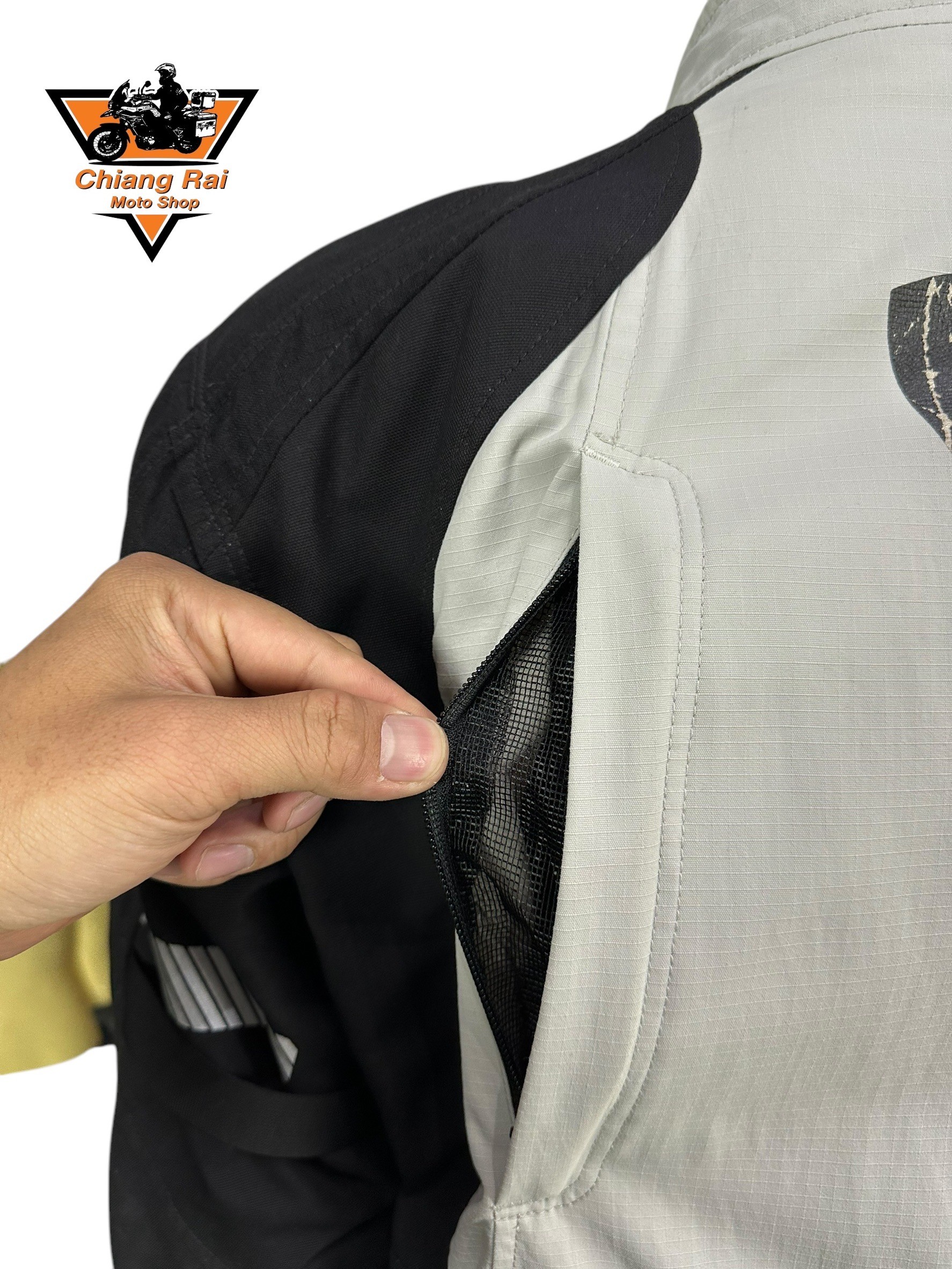 เสื้อขี่มอเตอร์ไซด์( มือสอง) RCTA 709 อก 50" ยาว 27 (XL) **REV'IT!**