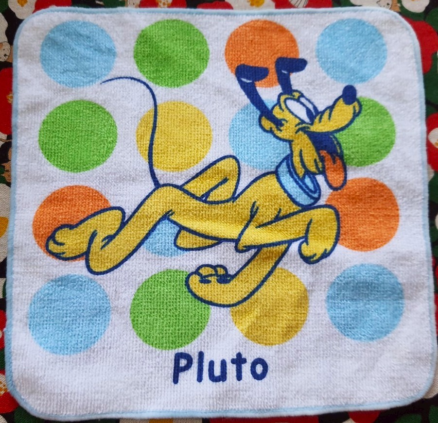 ผ้าเช็ดหน้าน่ารักมากค่ะ จากญี่ปุ่น Size : 21 x 21 cm Pluto พลูโต