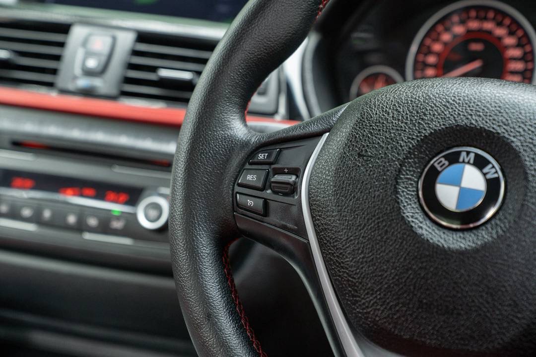 BMW 320i Sport ปี2013