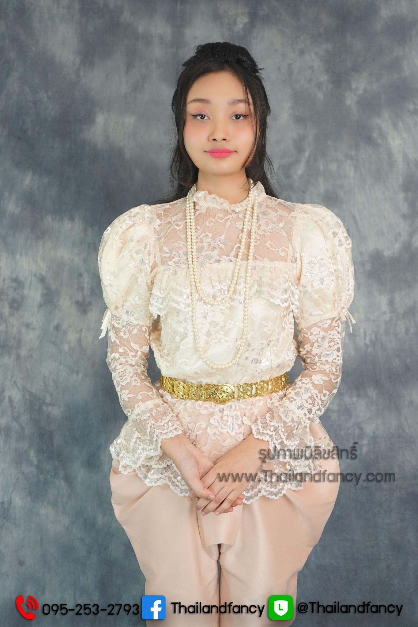 ชุดไทยย้อนยุค ชุดไทยร่วมสมัย ชุดไทยประยุกต์ ชุดไทยรัขกาลที่5 ชุดไทยแขนพองยาว ชุดไทยเสื้อลูกไม้แขนพองสวมโจงกระเบนสีโรสโกลด์