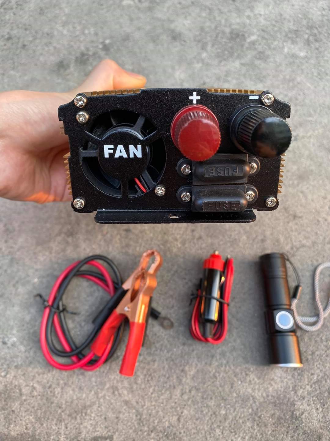 อินเวอร์เตอร์ แปลงไฟ 12V เป็น 220V ขนาด 3,000W ยี่ห้อ Goboss สีทอง