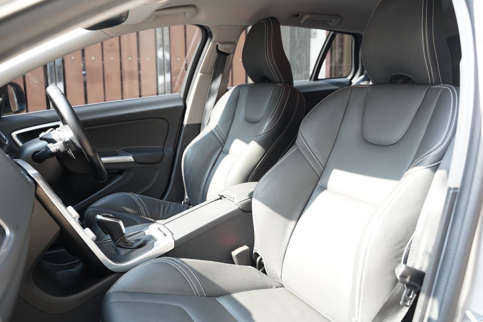 Volvo V60 T5 ปี 2017