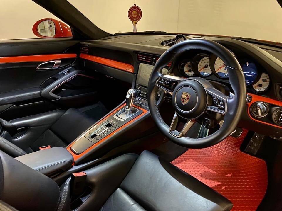 Porsche 911 Carrera 3.0 991.2 Coupe สีส้ม (Lava orange) ปี 2018