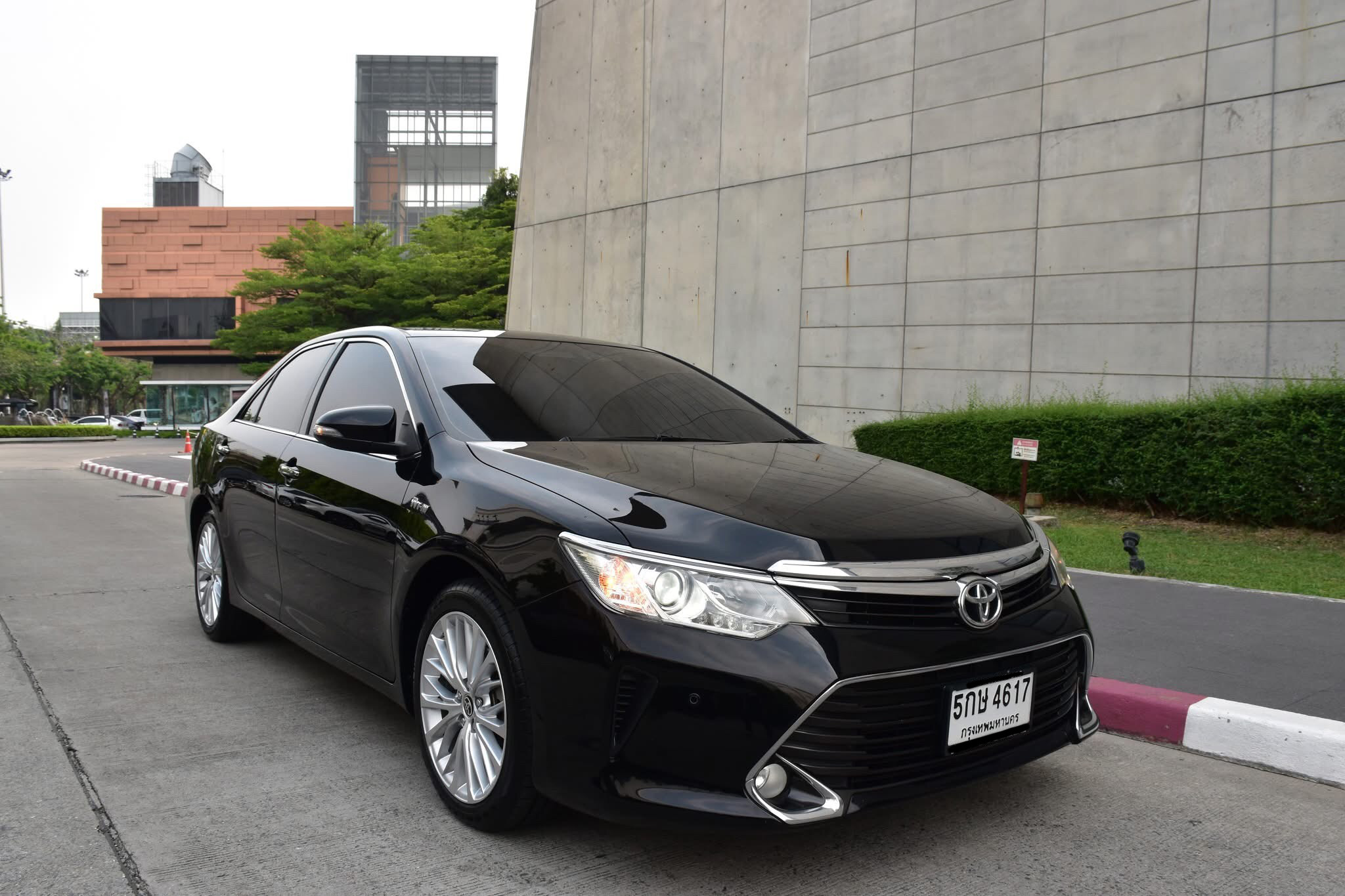 TOYOTA CAMRY 2.0G ปี2017