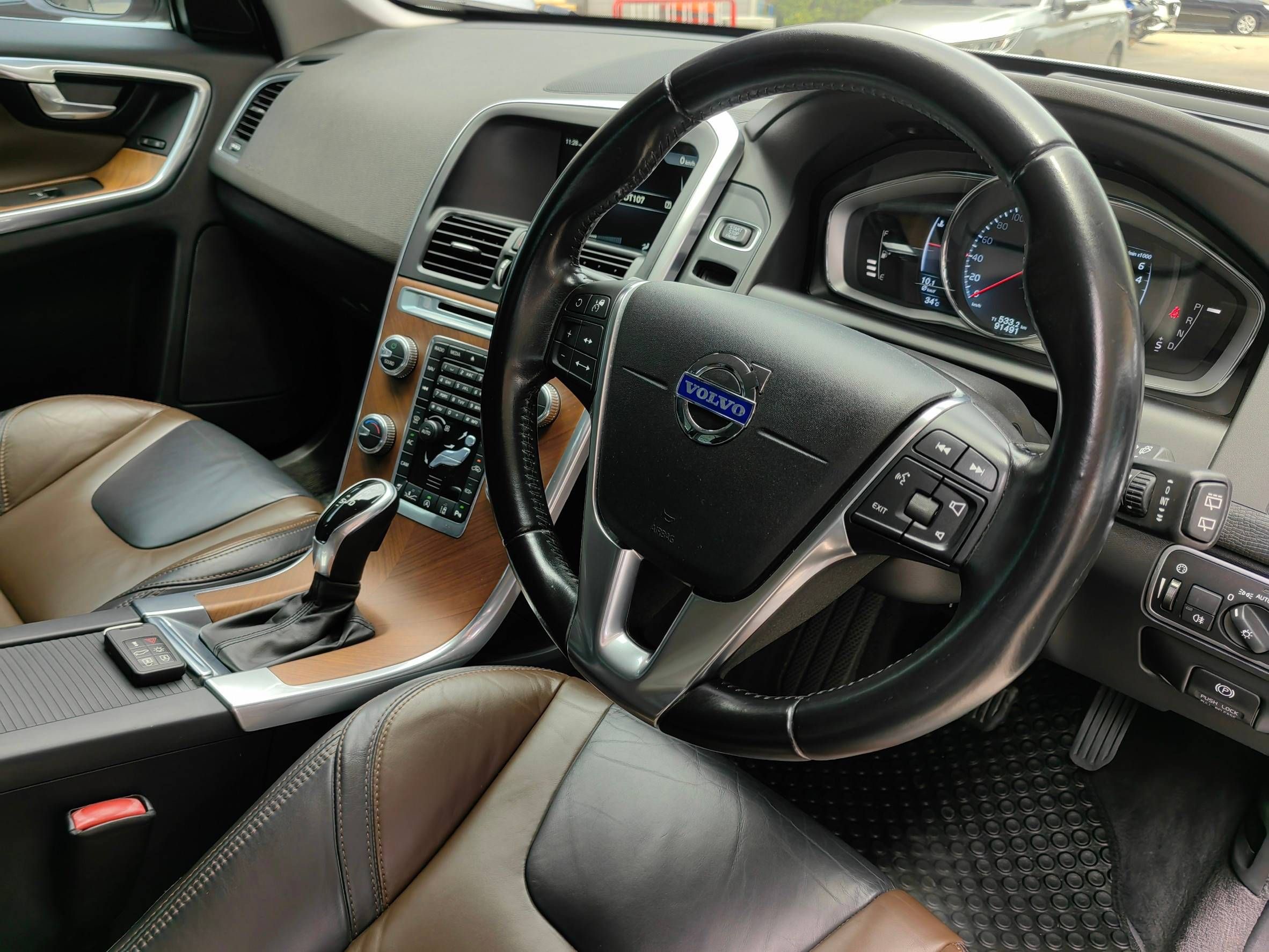Volvo XC60 2.0 T5 ปี 2016