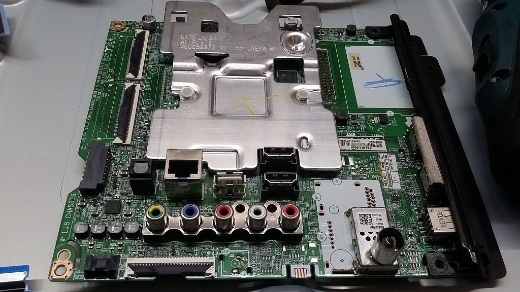 ซ่อมโทรทัศน์ LCD-TV ยี่ห้อ LG รุ่น 55UK6500PTC อาการเครื่องไม่ทำงาน