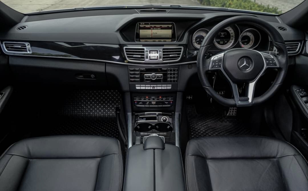 Mercedes Benz E300 Hybrid Estate AMG ปี2015