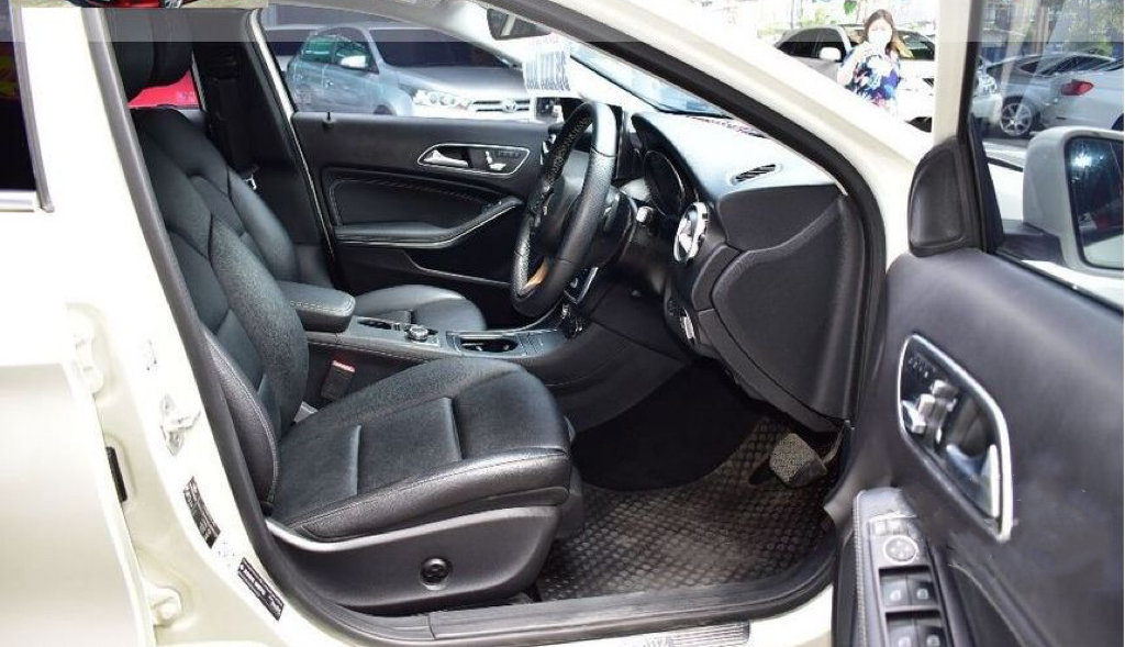Mercedes-Benz GLA200 1.6 W156 Urban SUV ปี 2019