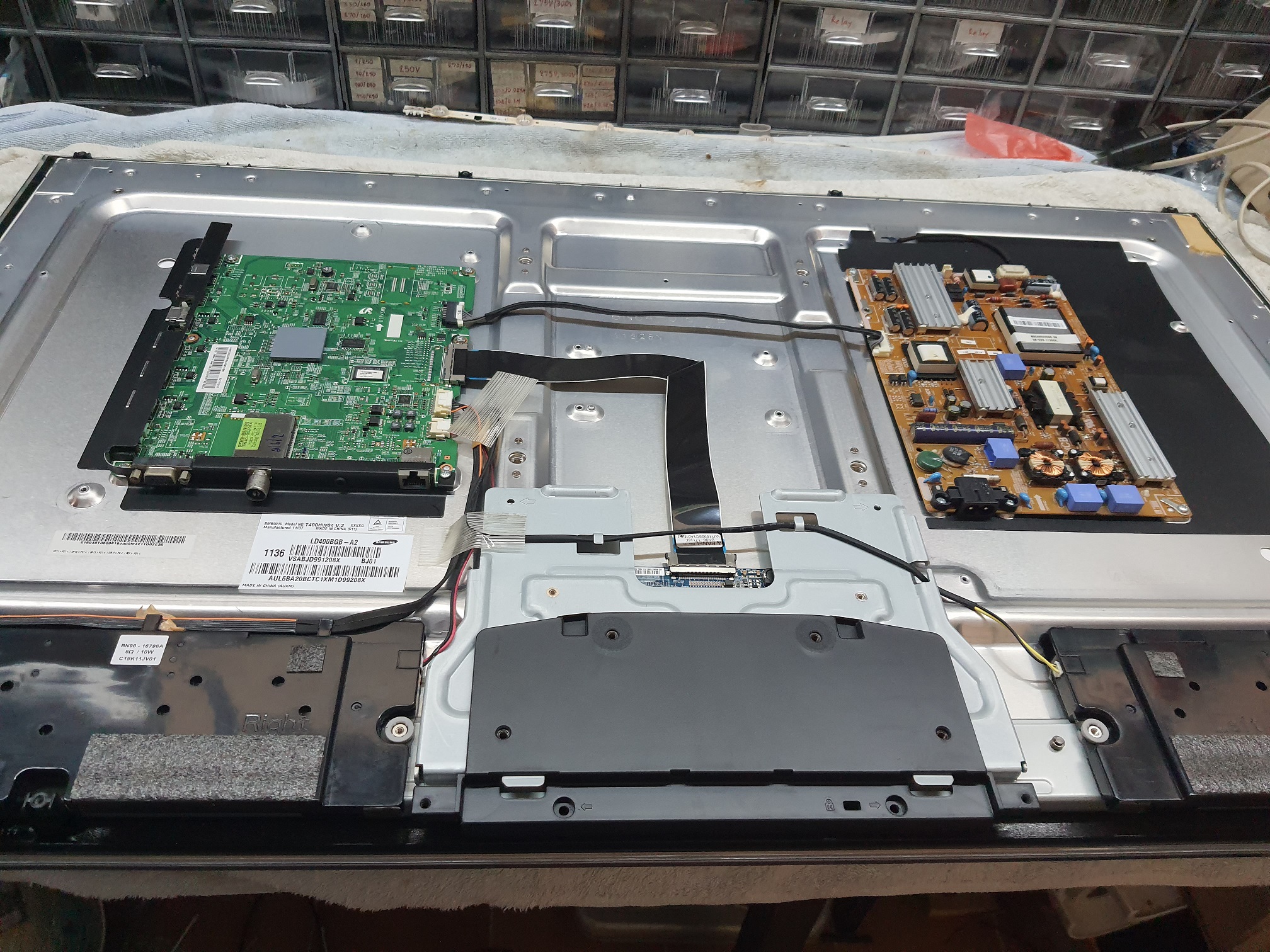 ซ่อมโทรทัศน์ LED-TV ยี่ห้อ SAMSUNG รุ่น UA40D5000PR อาการเสียงแตก