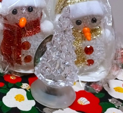 Christmas tree mini ไฟตกแต่ง วันคริสต์มาส ต้นคริสต์มาส สำหรับวางตกแต่งมีไฟ จากญี่ปุ่น Size : 4.6 x 10 cm