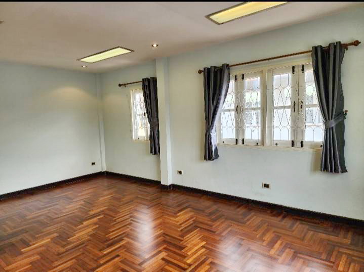 ให้เช่าบ้านแฝดห้องมุม 3 ชั้น (ไม่มีเฟอร์) เส้นเลียบคลองประปา ใกล้ MRT เมืองทองธานี