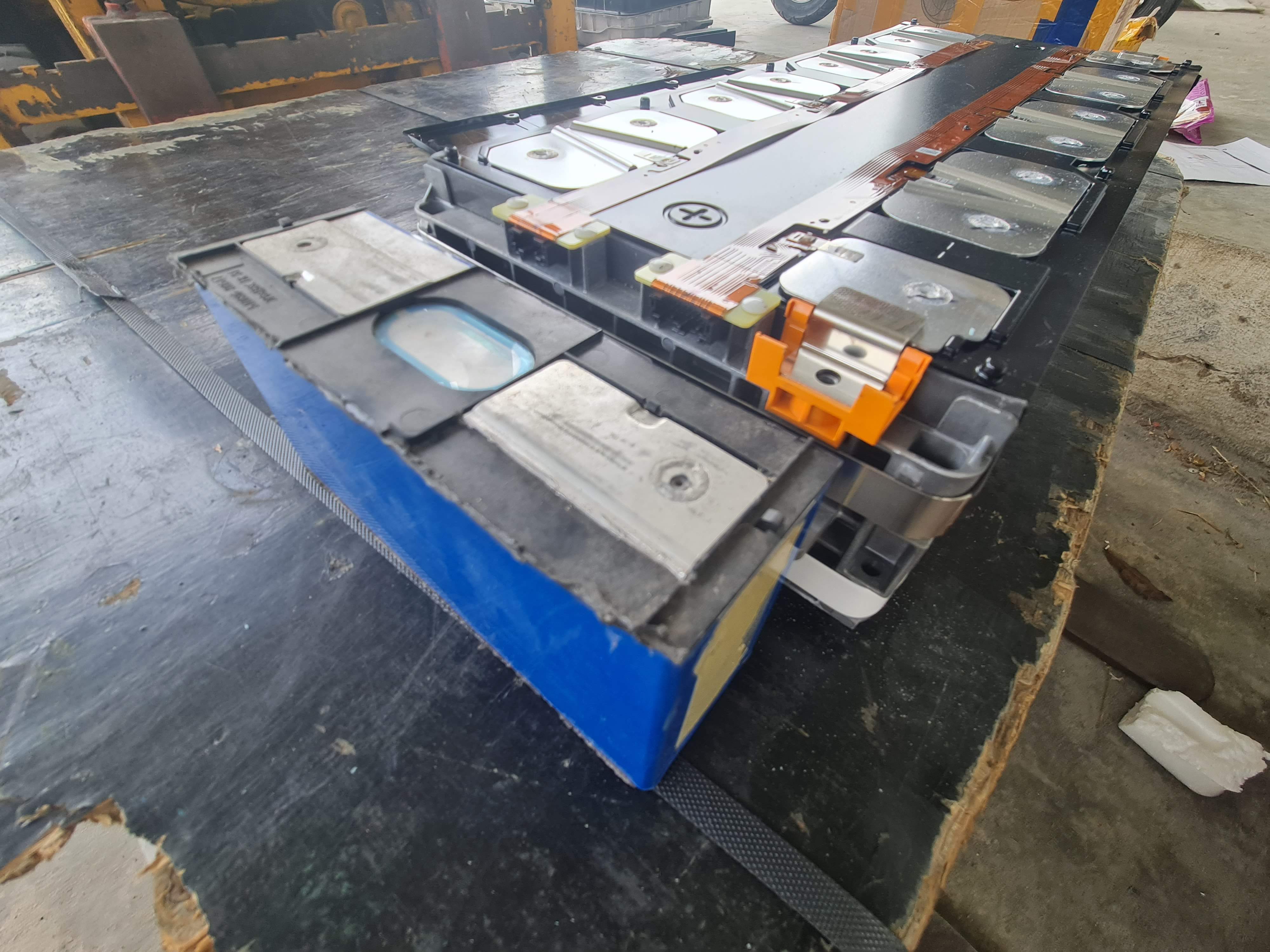 แบตเตอรี่ Lithium NMC 811 CATL 3.7v 288Ah