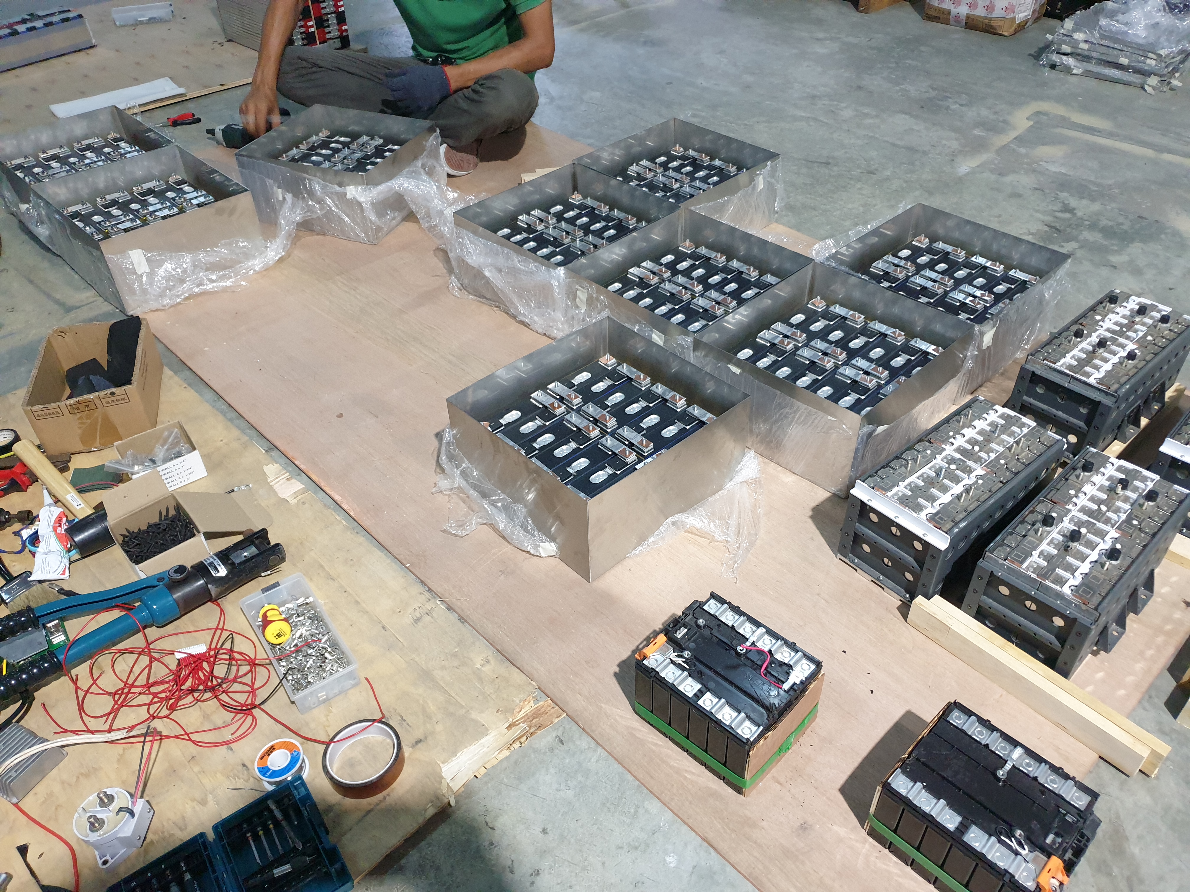 แบตเตอรี่ประกอบได้ตามสั่ง LFP , NMC ตาม v , ah ที่ต้องการ มีเครื่องทดสอบความจุแบตเตอรี่