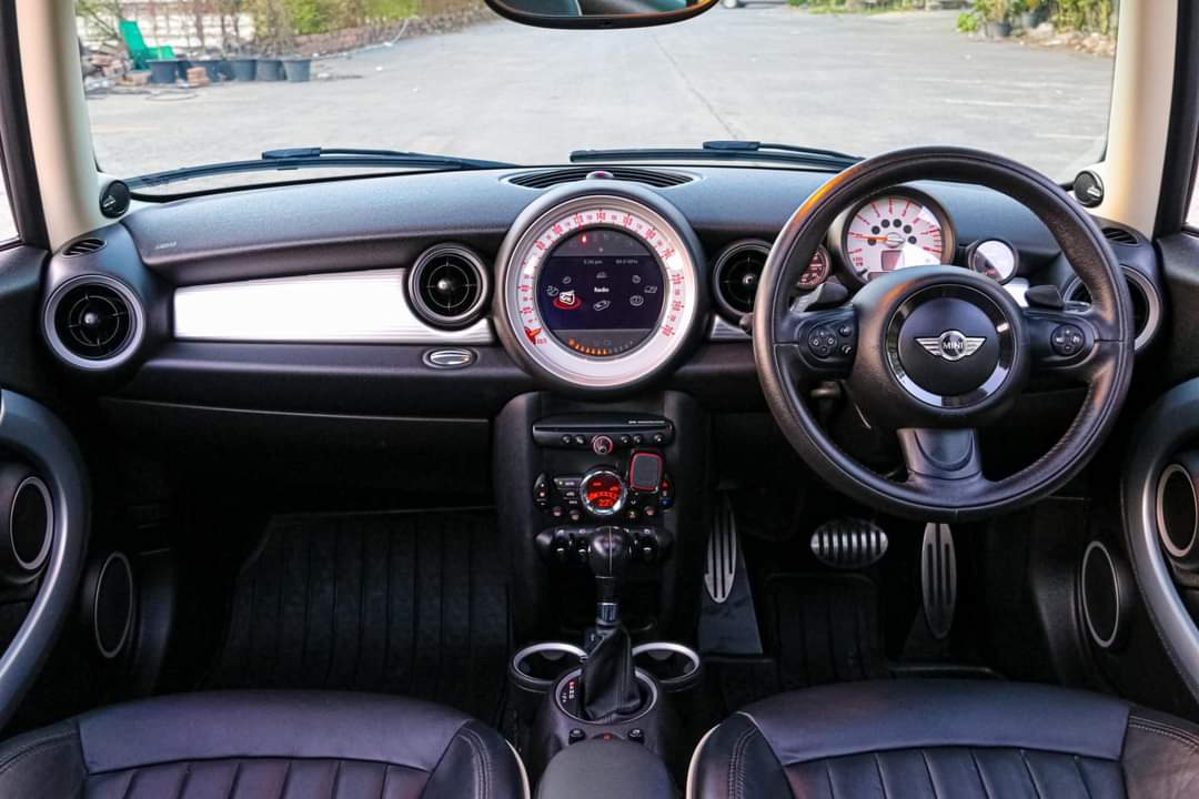 Mini Cooper S R56 Look 2 LCI ปี2014