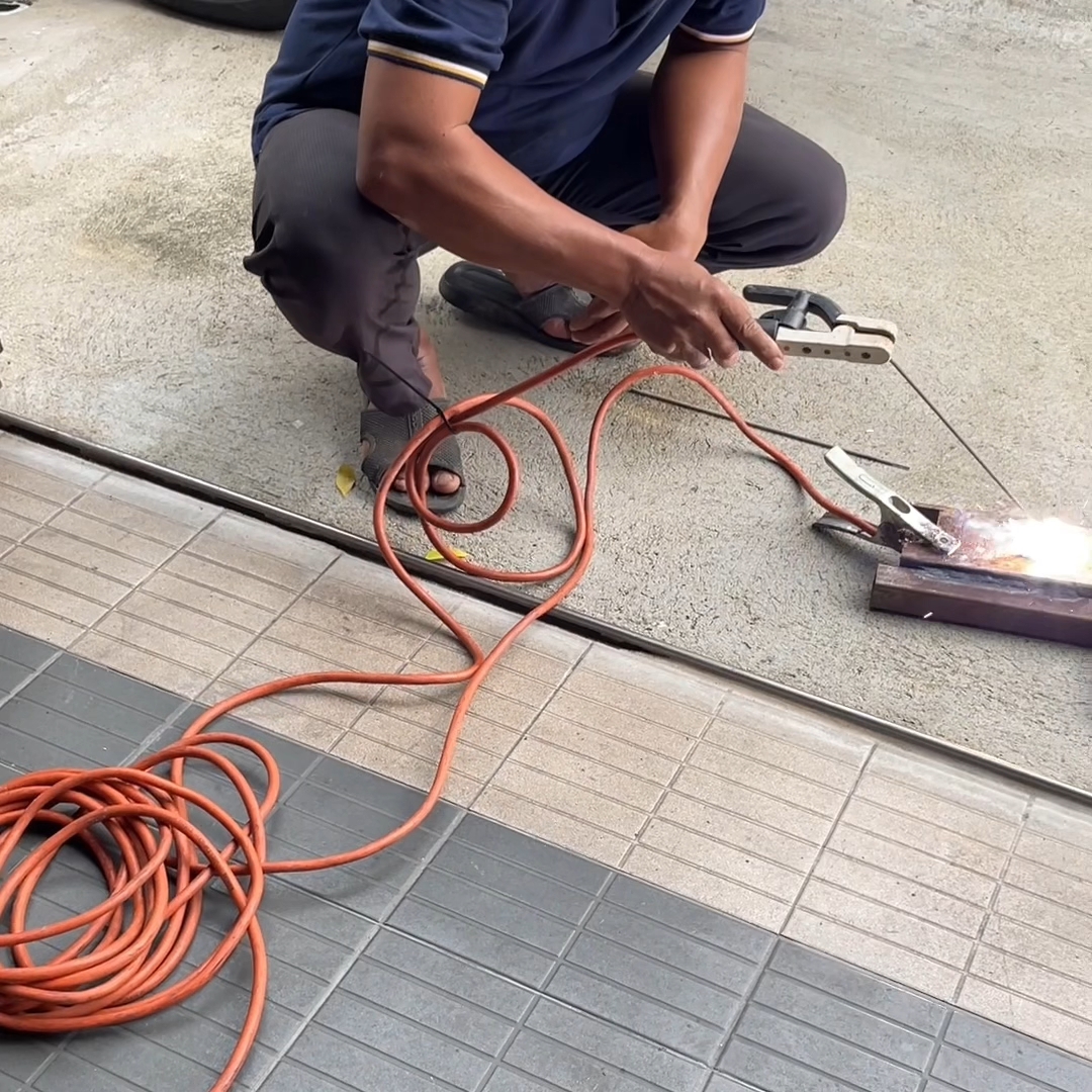 ตัวแปลงไฟ 12V เป็นไฟบ้าน 220V ขนาด 5,000W ยี่ห้อ WE POWER MAX