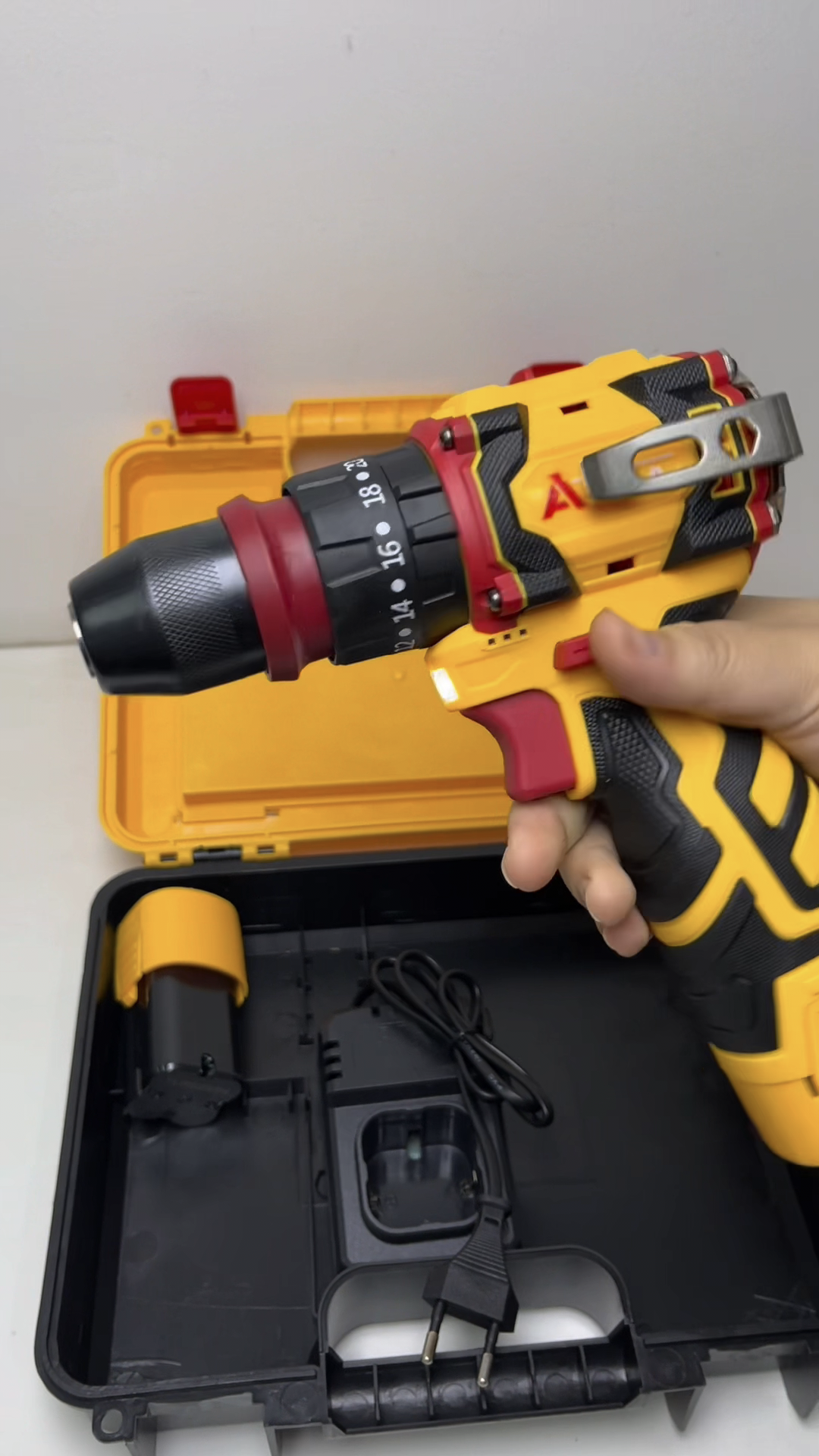 สว่านไขควงกระแทกไร้สาย 2in1 ยี่ห้อ AKITA รุ่น AK-SCDB-16.8V