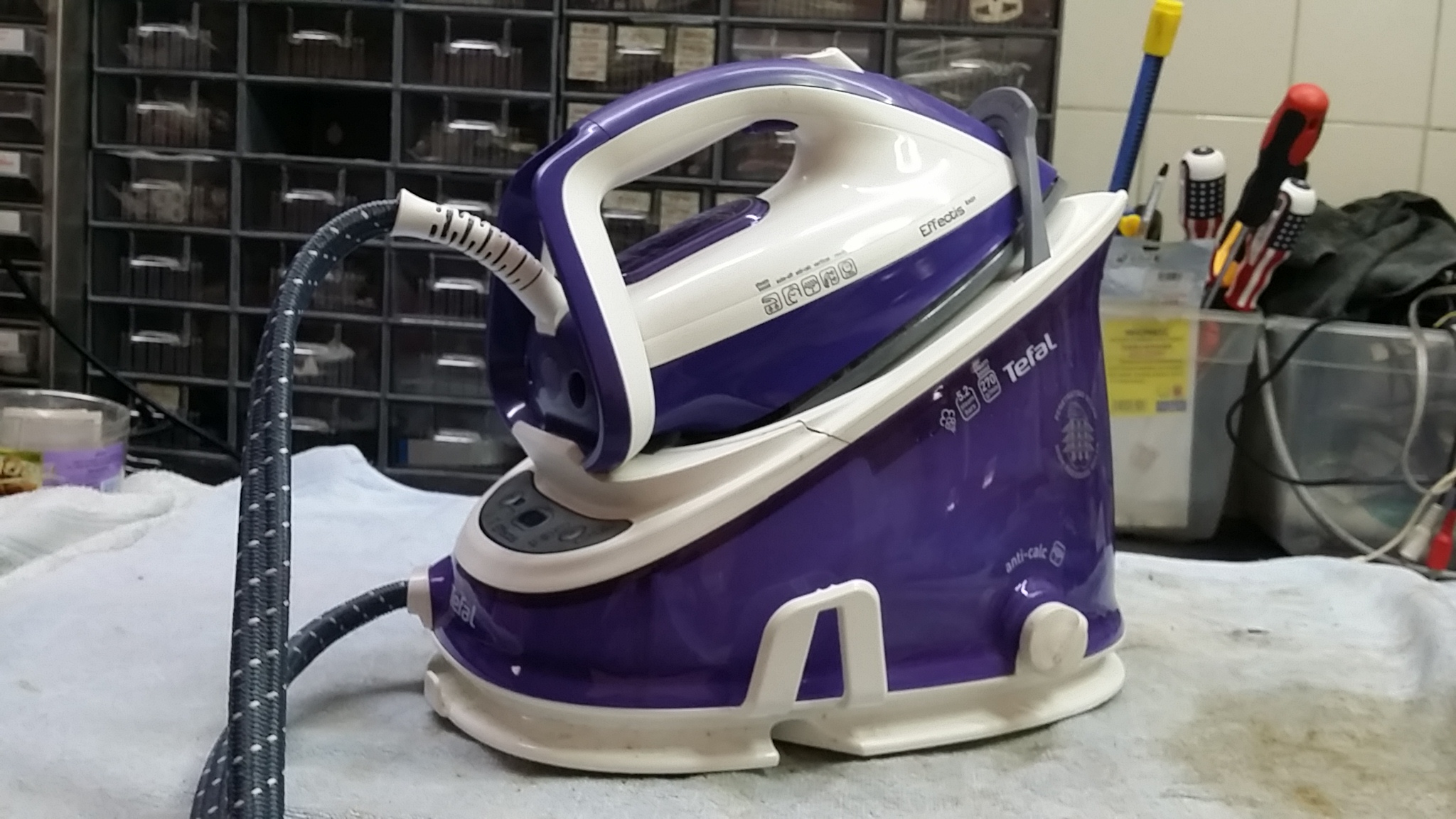 ซ่อมเตารีดไอน้ำ ยี่ห้อ TEFAL รุ่น GV6771 อาการมีน้ำออกหน้าเตารีด