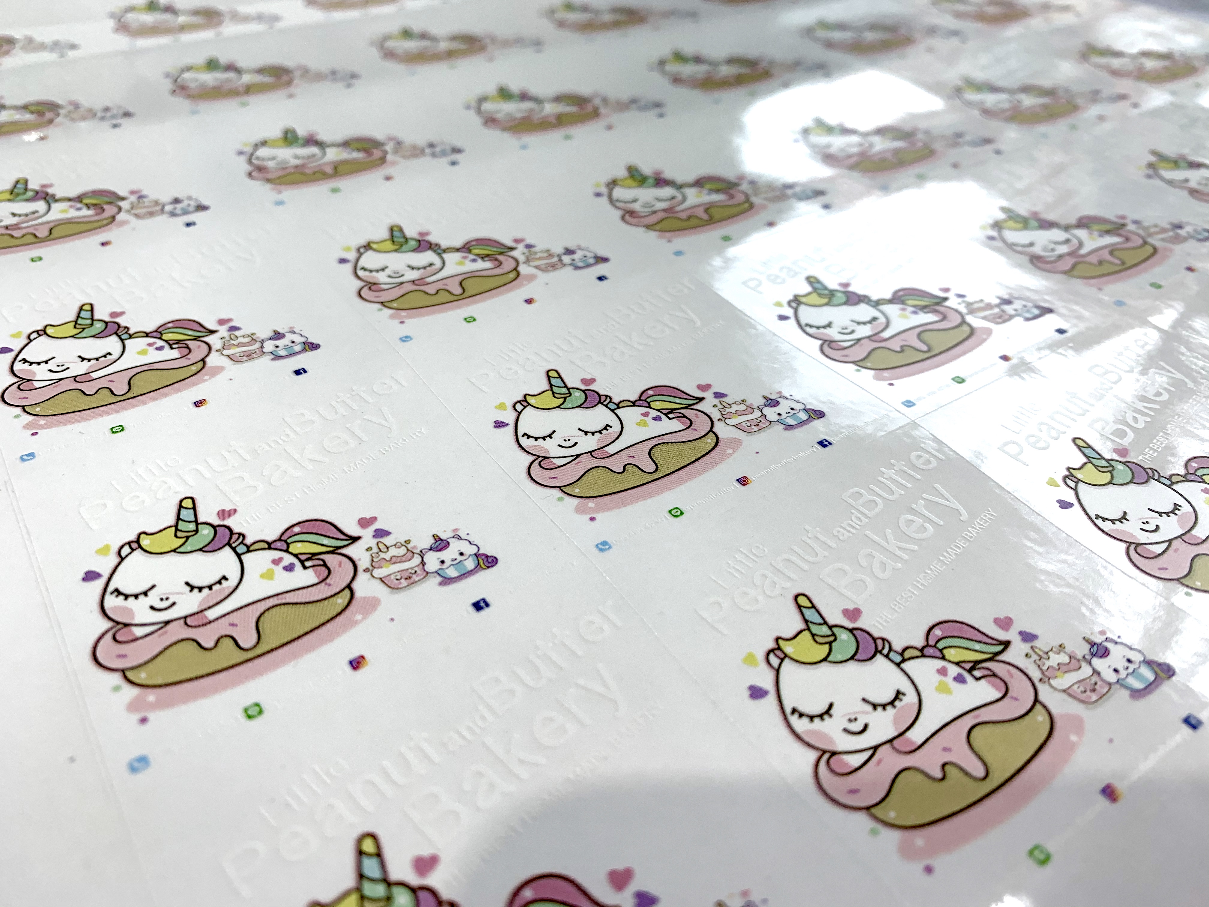 สติ๊กเกอร์ใสรองพื้นหมึกขาว หมึกขาว พิมพ์หมึกขาว