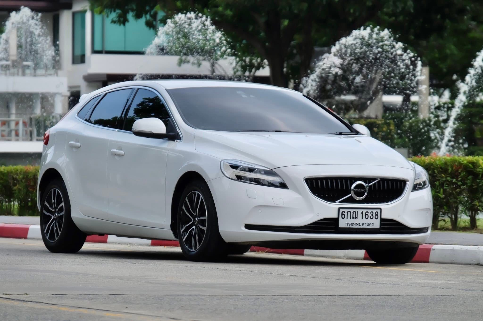 Volvo V40 T4 Hatchback Facelift ปี 2017
