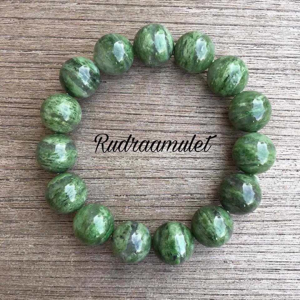ไดออพไซด์ในควอตซ์ (Diopside in Quartz) 14 mm