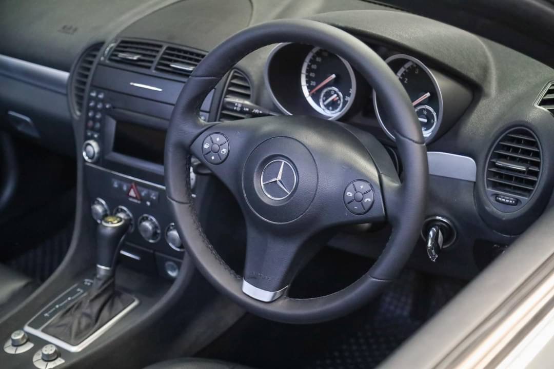 Mercedes Benz SLK200 AMG โฉม facelift แท้ สีเทา ปี 2011