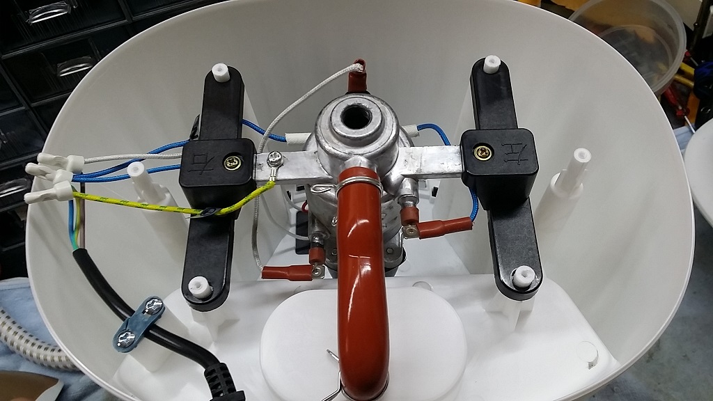 ซ่อมเตารีดไอน้ำ ยี่ห้อ CAMEL อาการไอน้ำไม่ออกและมือจับร้อนมาก