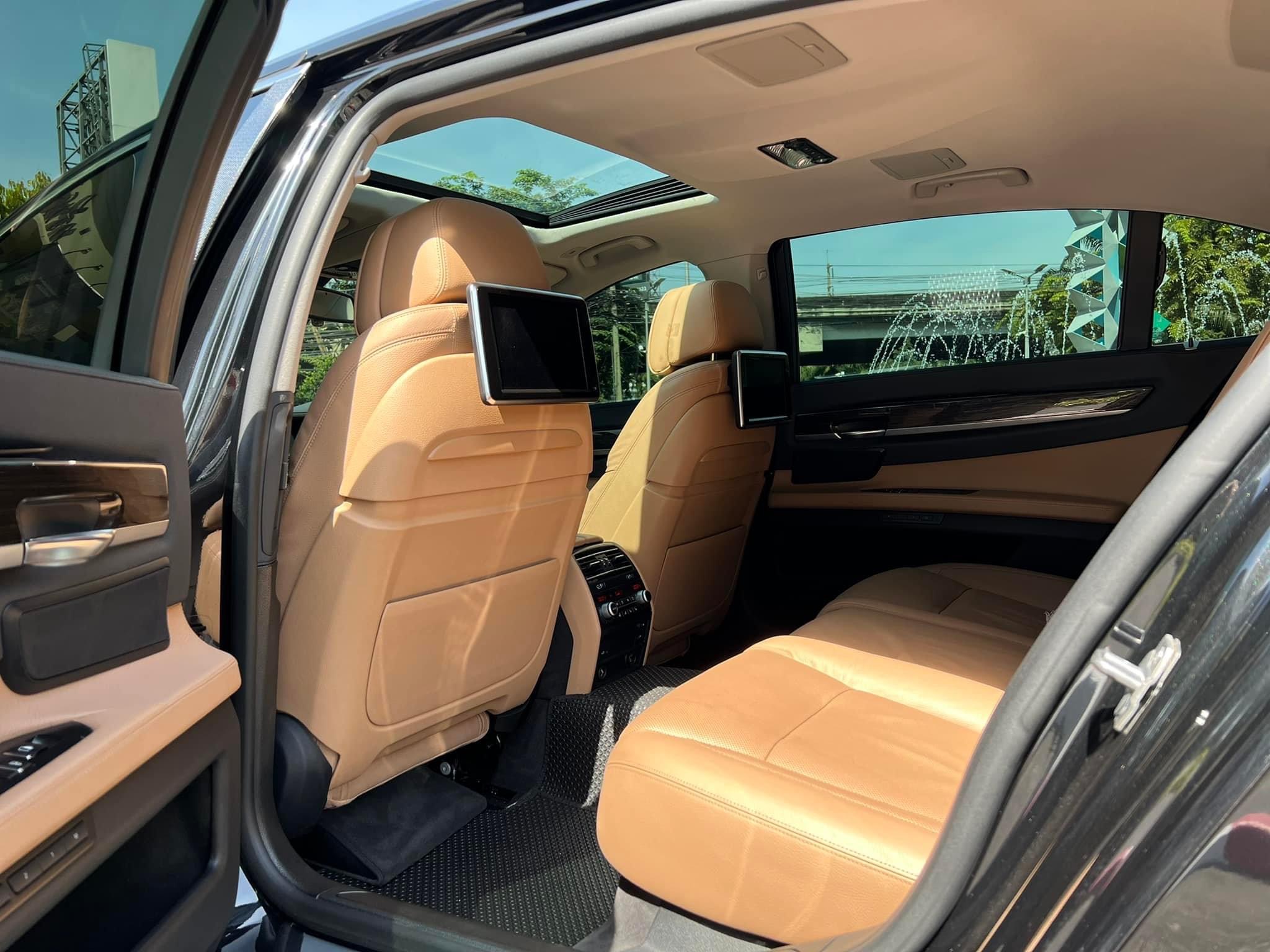 BMW 730LD Lci ประตูดูด หลังคาซันรูฟ ปี 2015