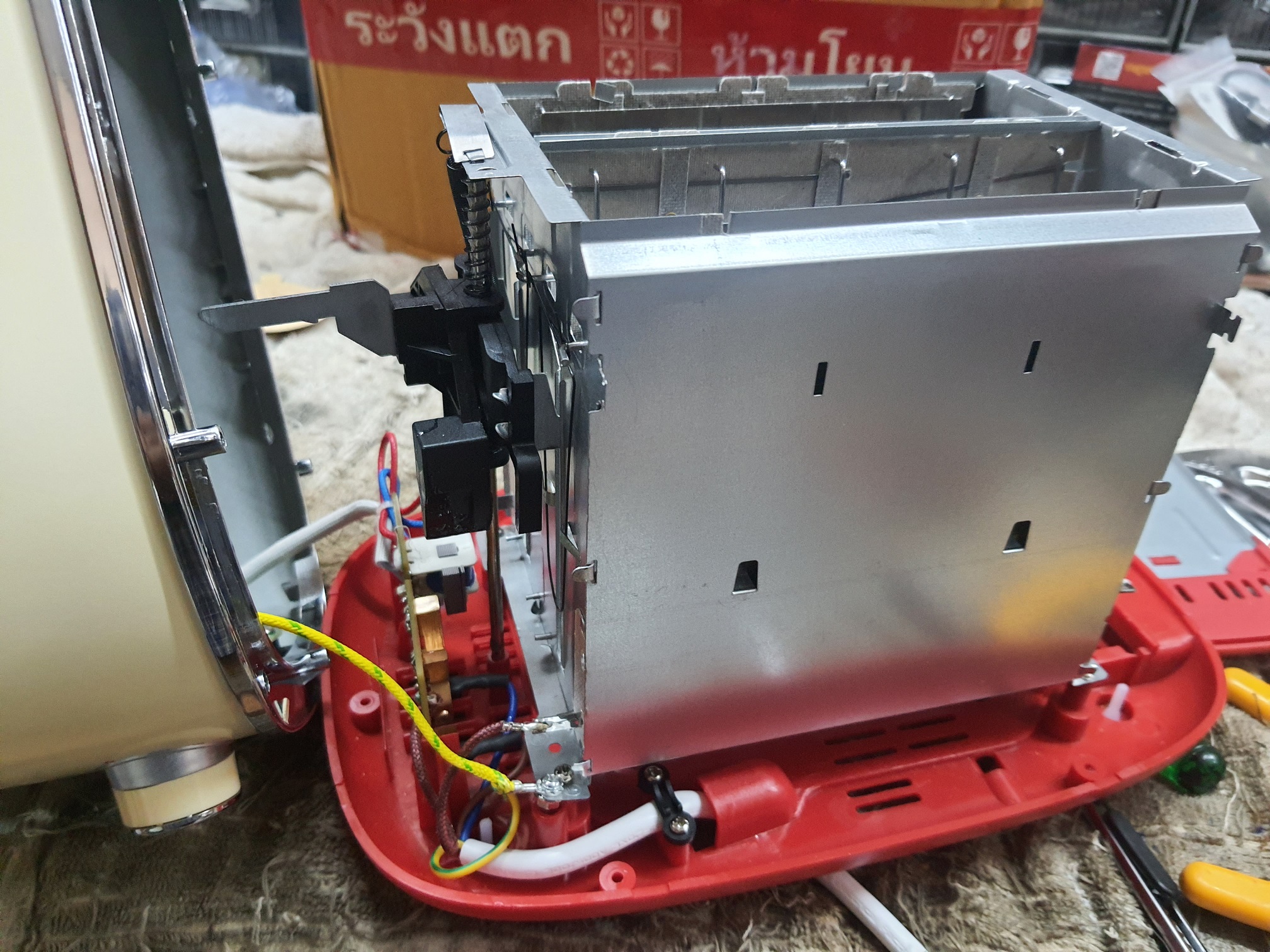 ซ่อมเครื่องปิ้งขนมปัง ยี่ห้อ ดิสนีย์ วินนี่เดอะพูห์ รุ่น WT-330A2 อาการใช้งานไม่ได้