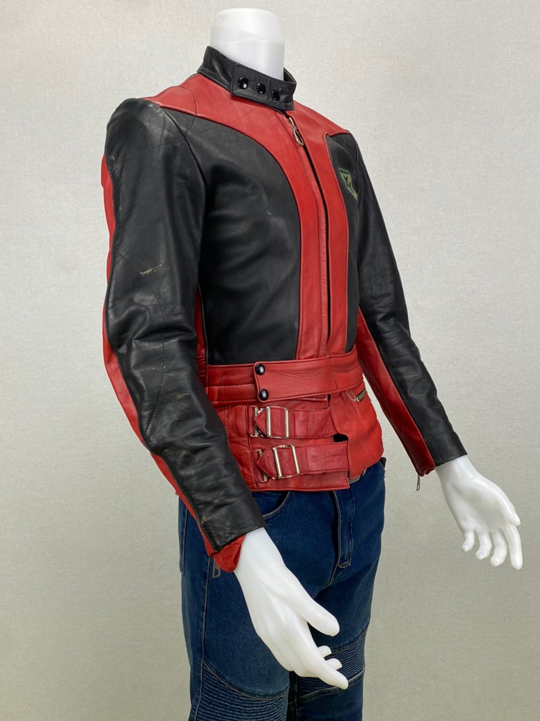 เสื้อการ์ดสำหรับขี่มอเตอร์ไซด์( มือสอง) RCSS 023: อก 38" ยาว 20" ** HARRO**