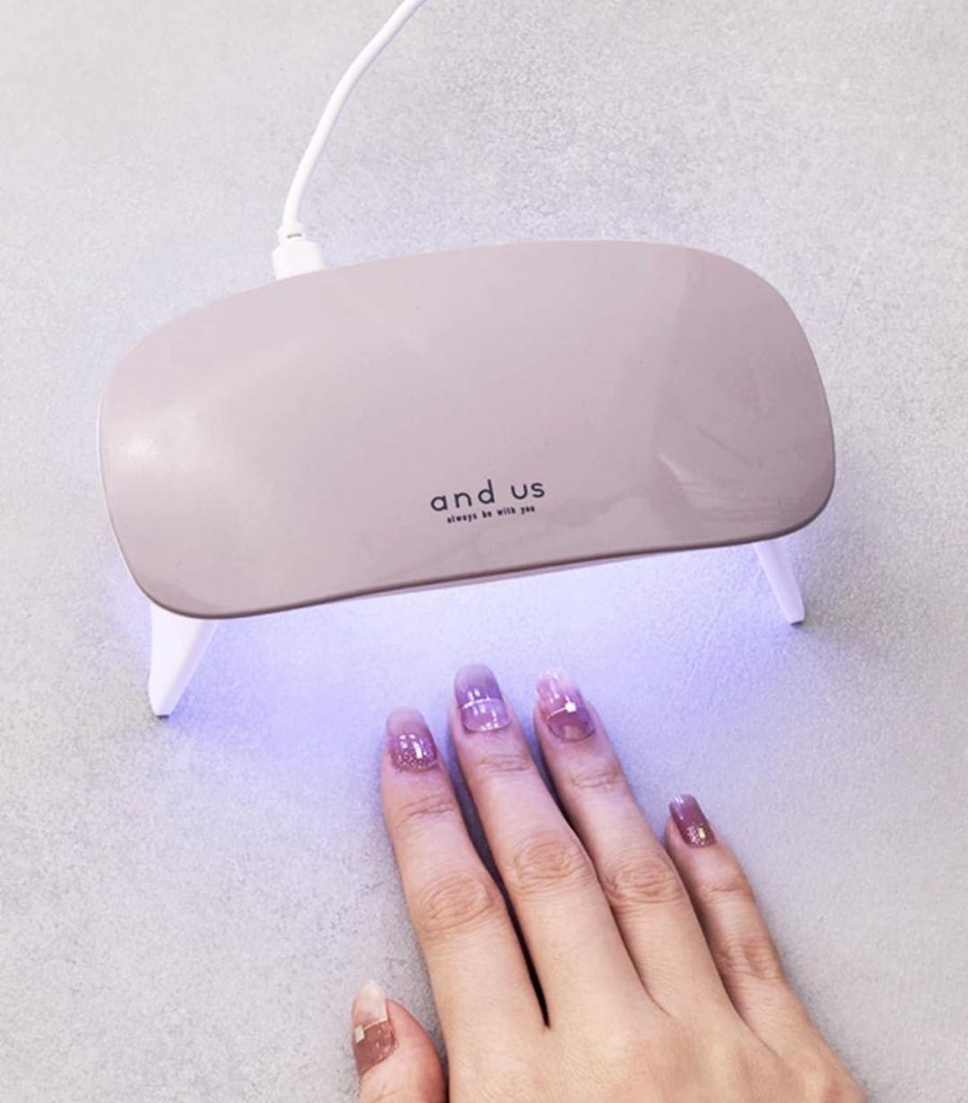 and us and us UV LED NAIL LIGHT 2316/koki-01 เครื่องอบเล็บจากญี่ปุ่น สามารถพกพาได้สะดวกค่ะ koizumi seiki Size : 13.5 x 7 cm