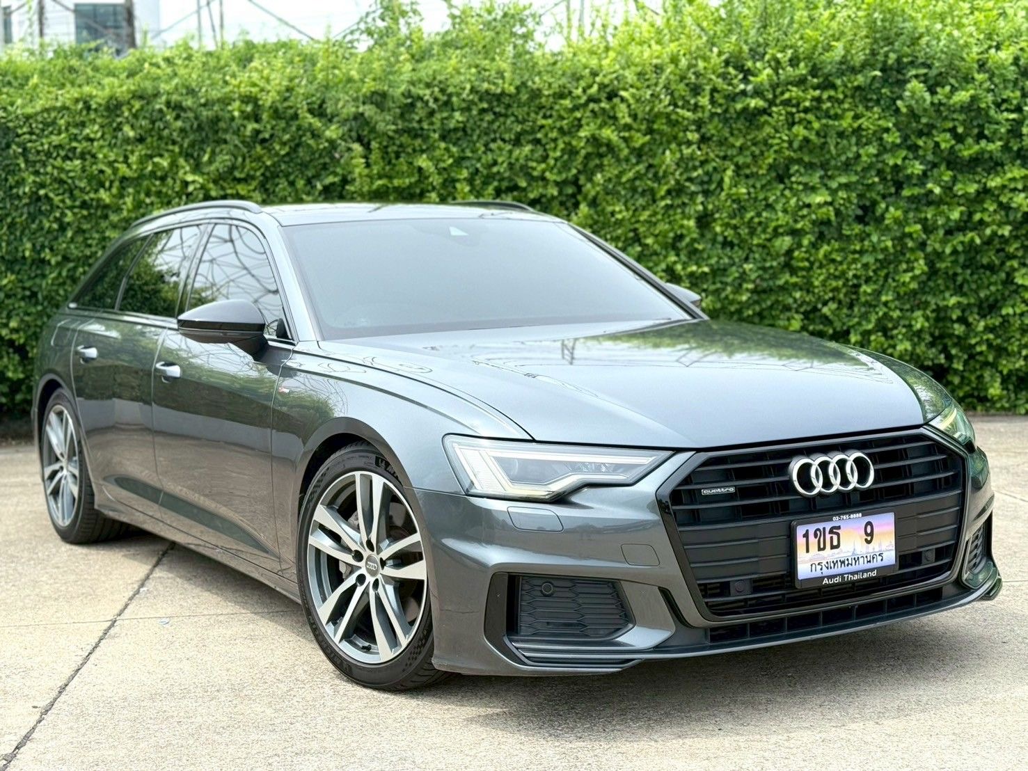 Audi A6 Avant 45 TFSI S-line Black Edition ปี 2020 สีเทา