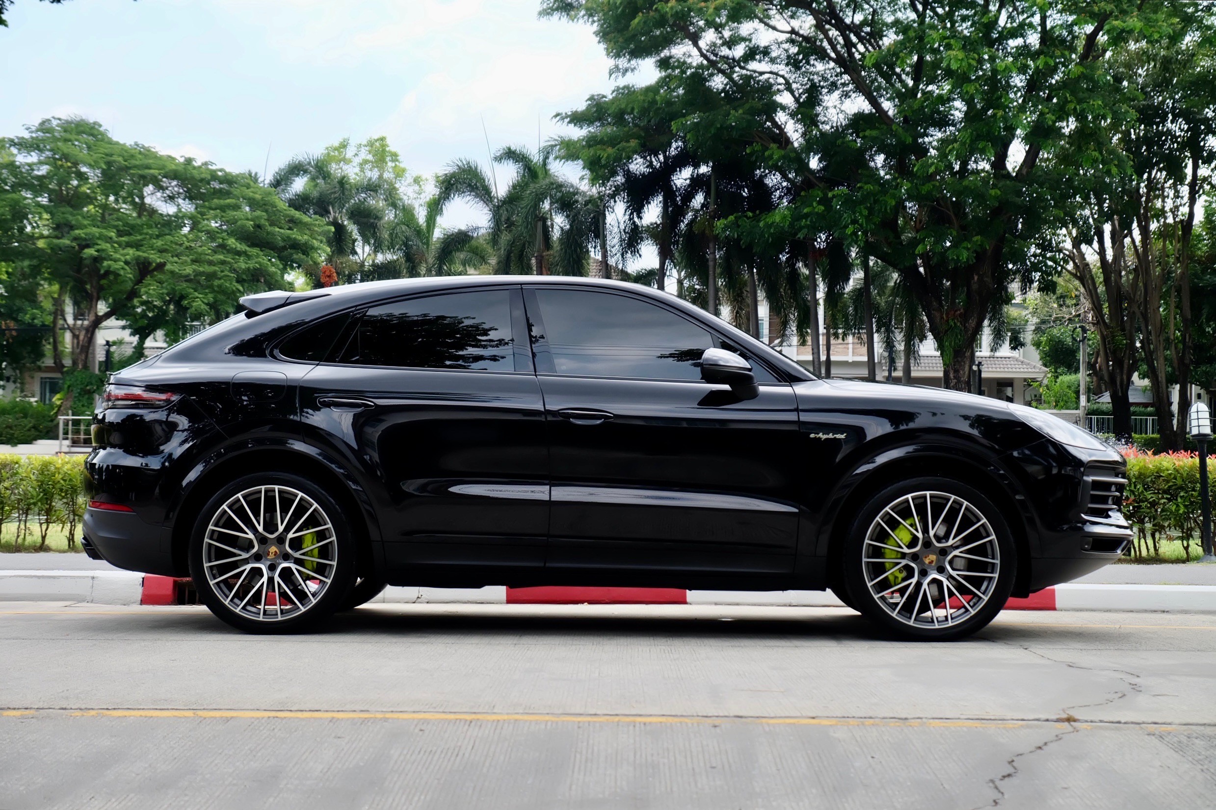 Porsche Cayenne Coupe E-Hybrid ปี 2020
