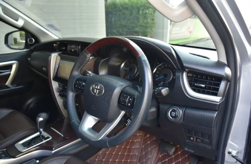 Toyota FORTUNER 2.4V 4WD ปี 2017